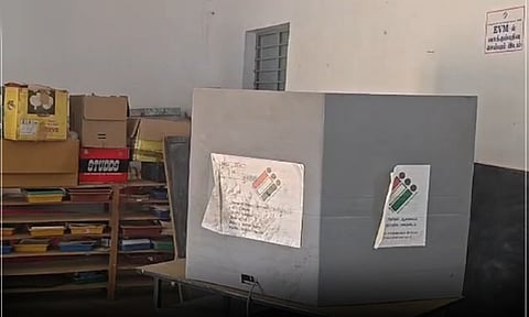 நாங்குநேரி 290-வது வாக்குச்சாவடியில் தேர்தல் புறக்கணிப்பு - 5 வாக்குகள் மட்டும் பதிவு