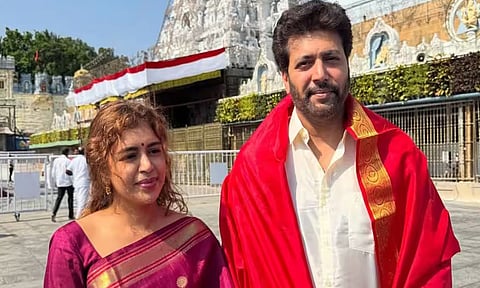 திருப்பதி ஏழுமலையான் கோயிலில் நடிகர் ரவிமோகன், கெனிஷா சாமி தரிசனம்