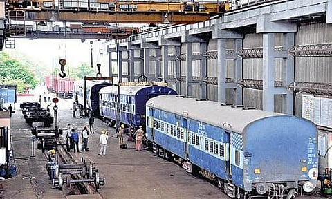 2025-26-ம் நிதியாண்டில் 7,914 ரெயில் பெட்டிகள் தயாரிப்பு - ரெயில்வே தகவல்