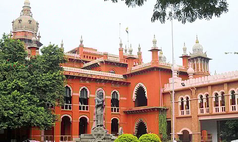 முன்னாள் அமைச்சர் எஸ்.பி.வேலுமணிக்கு எதிரான வழக்கு தள்ளுபடி; ஐகோர்ட்டு உத்தரவு