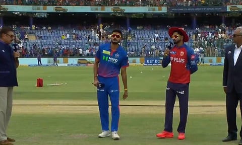 ஐபிஎல்: பஞ்சாப்பிற்கு எதிராக டாஸ் வென்ற டெல்லி பேட்டிங் தேர்வு