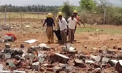 தேனி: பட்டாசு ஆலையில் ஏற்பட்ட வெடி விபத்தில் இருவர் உயிரிழப்பு