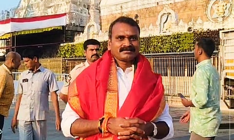 திருப்பதி ஏழுமலையான் கோவிலில் மத்திய இணை மந்திரி எல்.முருகன் சாமி தரிசனம்