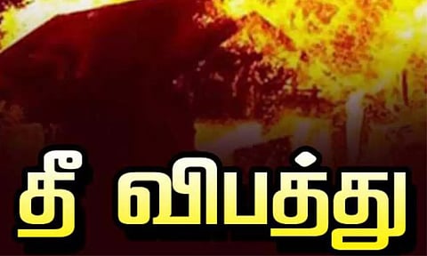 ரெயில் தண்டவாளத்தில் திடீர் தீ: 20 குடிசைகள் எரிந்து நாசம்