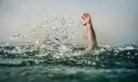 காவிரி ஆற்றில் மூழ்கி தனியார் நிறுவன ஊழியர் சாவு