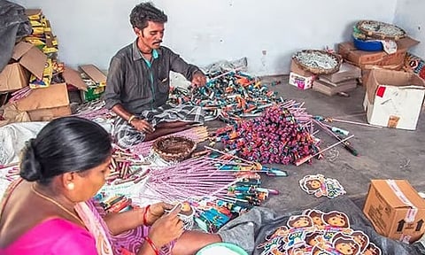 பட்டாசு ஆலைகளுக்கு மத்திய அரசு கட்டுப்பாடு விதிப்பு