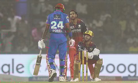 பெங்களூரு மிரட்டல் பந்து வீச்சு; டெல்லி 75 ரன்களுக்கு ஆல் அவுட்