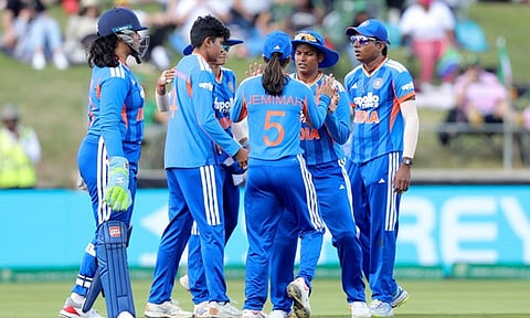 பெண்கள் டி20 கிரிக்கெட்: இந்தியாவுக்கு 156 ரன்கள் இலக்கு நிர்ணயித்தது தென் ஆப்பிரிக்கா