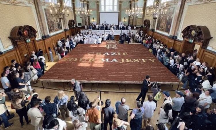 மிக நீளமான திராமிசு ஸ்வீட்.. உலக சாதனையை முறியடித்த இத்தாலி சமையல் கலைஞர்கள்