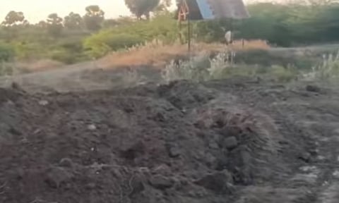 மதுரை: மணல் கொள்ளையைத் தடுக்க முயன்ற இளைஞர் மீது கொலைவெறி தாக்குதல்