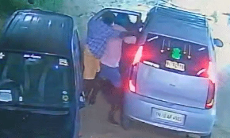 பிரிந்து வாழ்ந்த மனைவியை கடத்திய கணவர்... பெரம்பலூரில் பரபரப்பு