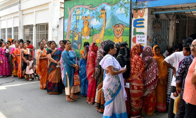 மேற்கு வங்காள சட்டமன்ற 2-வது கட்ட தேர்தல்: 142 தொகுதிகளில் வாக்குப்பதிவு தொடங்கியது