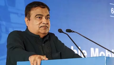 பெட்ரோல், டீசல் வாகனங்களுக்கு எதிர்காலம் இல்லை: நிதின் கட்காரி