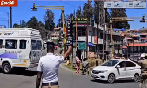 சுற்றுலா பயணிகள் வருகை அதிகரிப்பு: நீலகிரியில் போக்குவரத்து மாற்றம்