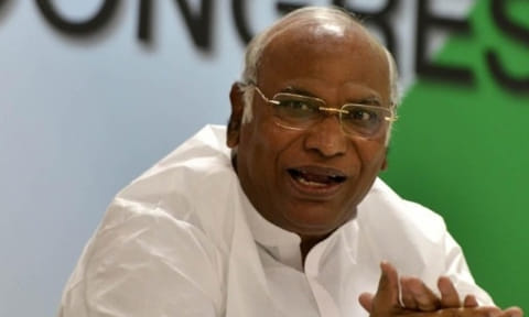 கர்நாடக முதல்-மந்திரியாக பதவியேற்க முடிவா? கார்கே அளித்த பதில்