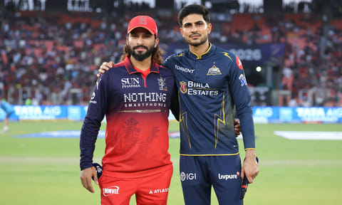 பெங்களூரு அணிக்கு எதிராக குஜராத் பந்துவீச்சு தேர்வு