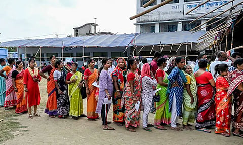 மேற்கு வங்காளத்தில் 15 வாக்குச்சாவடிகளில் நாளை மறுவாக்குப்பதிவு