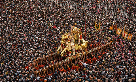 சித்திரை திருவிழா கோலாகலம்.. குவிந்த பல லட்சம் பக்தர்கள்.. குலுங்கியது மதுரை