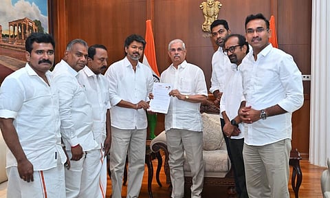விஜய்யை ஆட்சி அமைக்க கவர்னர் அழைக்காதது ஏன்? பரபரப்பு தகவல் வெளியீடு