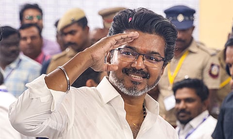 முதல்-அமைச்சராக விஜய் பொறுப்பேற்க முடியுமா? - அரசியல் திருப்பங்களால் நிலவும் பரபரப்பு