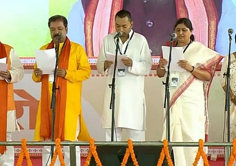 பீகார் மந்திரி சபை விரிவாக்கம்: நிதிஷ்குமார் மகன் உள்பட 32 பதவியேற்பு
