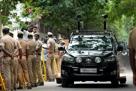 விஜய்க்கு, முதல்-அமைச்சருக்கான பாதுகாப்பு வழங்கியது எப்படி? - டி.ஜி.பி.யிடம் கவர்னர் கேள்வி