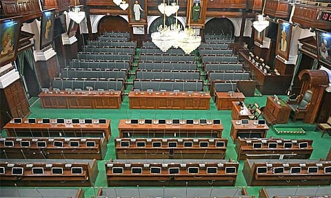 தமிழக சட்டசபையில் நம்பிக்கை வாக்கெடுப்பு நடைபெறுவது எப்படி...?