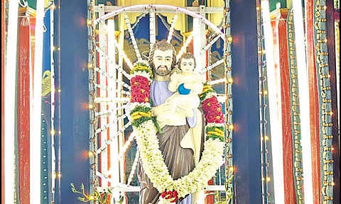 தேரில் எழுந்தருளிய சூசையப்பர்