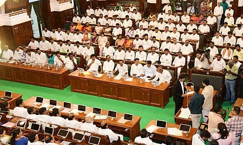 சட்டசபை கூட்டம்: 1967-ம் ஆண்டுக்குப் பின்னர் ஆளும் கட்சி வரிசையில் காங்கிரஸ்