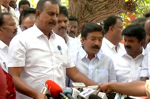 அதிமுகவில் சசிகலா, டிடிவி தினகரனை இணைக்க வேண்டும்: எஸ்.பி.வேலுமணி