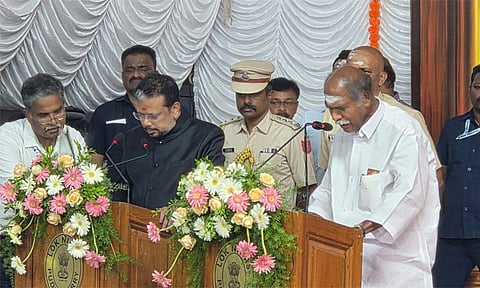 புதுச்சேரி முதல்-மந்திரியாக பதவியேற்றார் ரங்கசாமி