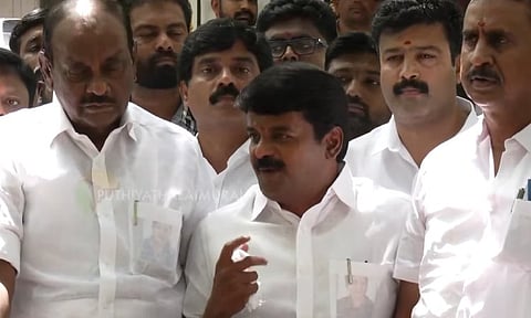 எடப்பாடி பழனிசாமி உள்பட 22 எம்.எல்.ஏக்களை தகுதி நீக்கம் செய்ய வேண்டும்: சி விஜயபாஸ்கர்