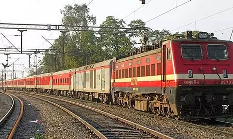 குமரி - சென்னை எழும்பூர் விரைவு ரெயில் புறப்படும் நேரம் இன்று மாற்றம்