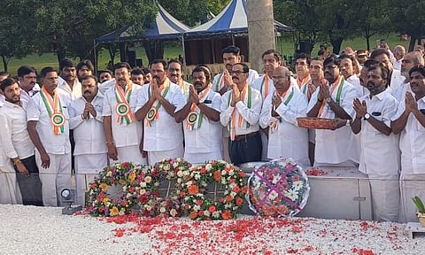 ராஜீவ் காந்தி நினைவு தினம்: ஸ்ரீபெரும்புதூரில் காங்கிரஸ் கட்சி தலைவர்கள் மலர் தூவி அஞ்சலி