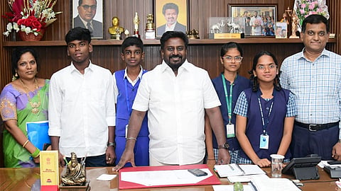 ஜப்பான் செல்லும் அரசுப்பள்ளி மாணவர்களுக்கு அமைச்சர் ராஜ்மோகன் வாழ்த்து!