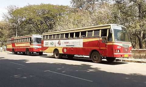 தேனி செல்லும் கேரள அரசு பஸ் திடீர் நிறுத்தம்;
தோட்ட தொழிலாளர்கள் அவதி