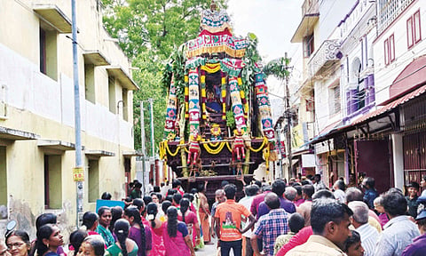 நெல்லை சந்திப்பு கைலாசநாதர் கோவில் தேரோட்டம்;
திரளான பக்தர்கள் வடம் பிடித்து இழுத்தனர்