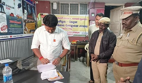 தென்காசி புளியரை சோதனை சாவடியில் கனிமவளத்துறை அமைச்சர் பிரபு திடீர் ஆய்வு