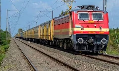 வைகாசி விசாகம்: திருச்செந்தூர் - நெல்லை பயணிகள் சிறப்பு ரெயில் அறிவிப்பு