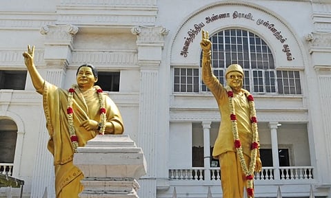 இனி நமக்குள் பிரிவில்லை; இரும்பு கோட்டையை எவராலும் அசைக்க முடியாது - அ.தி.மு.க. ‘எக்ஸ்’ பக்கத்தில் பதிவு