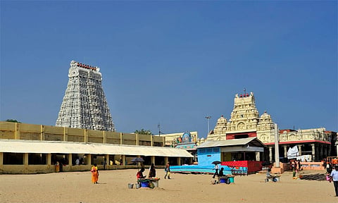 திருச்செந்தூர் முருகன் கோவில் இணை ஆணையர், உதவி ஆணையர் ஆகியோர் பணியிட மாற்றம்