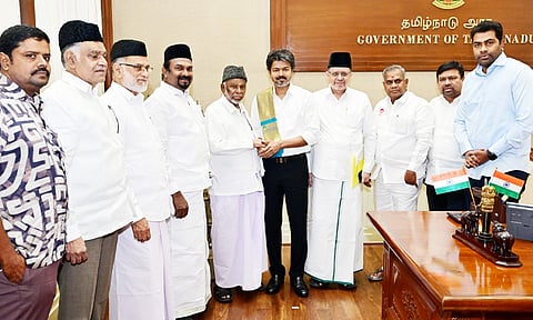 முதல்-அமைச்சர் விஜய்யுடன் ஐ.யு.எம்.எல் தலைவர் காதர் மொகிதீன் சந்திப்பு