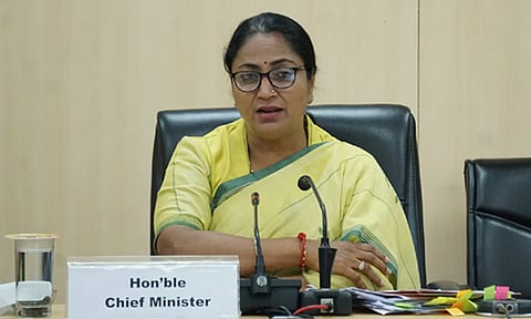 21 பேர் பலி எதிரொலி; சட்டவிரோத கட்டுமானம், ஆக்கிரமிப்புக்கு எதிராக கடும் நடவடிக்கை: டெல்லி முதல்-மந்திரி உத்தரவு