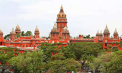 மாற்றுத்திறனாளிகள் எளிதில் அணுகும் வகையில் எத்தனை ரெயில் நிலையங்கள் உள்ளன? - ஐகோர்ட்டு கேள்வி