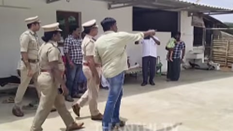 நாமக்கல்: துப்பாக்கி முனையில் பணம், நகை கொள்ளை - 4 தனிப்படைகள் அமைத்து போலீஸ் தீவிர விசாரணை