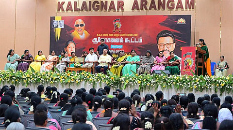 திமுகவின் 70 ஆண்டு கால சாதனைகளை இளைய தலைமுறையினரிடம் சொல்லவேண்டும்: கனிமொழி பேச்சு