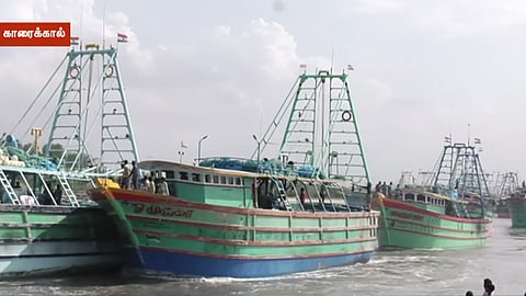 மீன்பிடி தடைக்காலம் நிறைவு - காரைக்காலில் இருந்து கடலுக்கு புறப்பட்ட 20 ஆயிரம் மீனவர்கள்