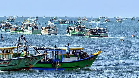 மீன்பிடி தடைக்காலம் நிறைவு: கடலுக்கு சென்ற தமிழக மீனவர்கள்