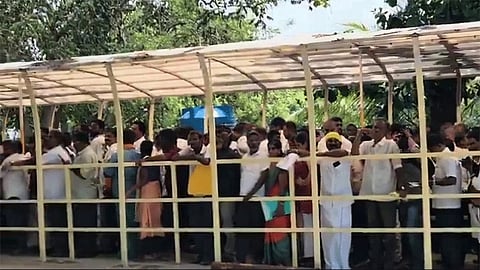 மீண்டும் பழைய நடைமுறை... சென்னை தலைமை செயலகத்தில் கோரிக்கை மனுக்களை அதிகாரிகளிடம் அளிக்கலாம்