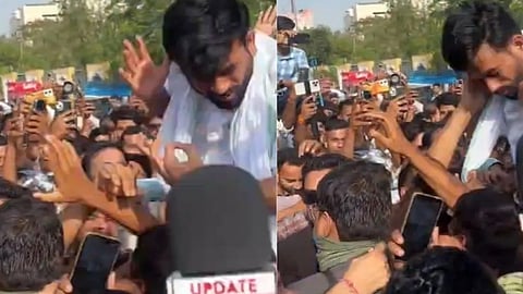 கரப்பான் பூச்சி ஜனதா கட்சி நிறுவனர் அபிஜித் தீப்கே மீது தாக்குதல் நடத்தப்பட்டதால் பரபரப்பு